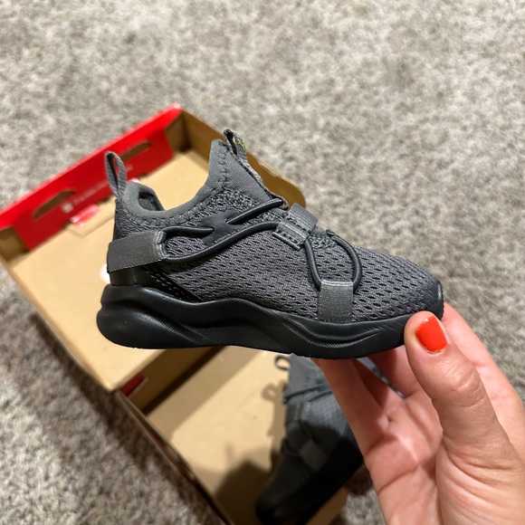 5C Puma Sneakers - Picture 6 of 7